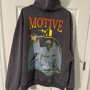 Motive Graphic Hoodie in Gray